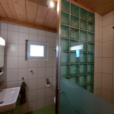 Salle de bain attique chaux de fonds